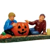 Lemax 72487 - Pumpkin Carving - Spooky Town Figurines